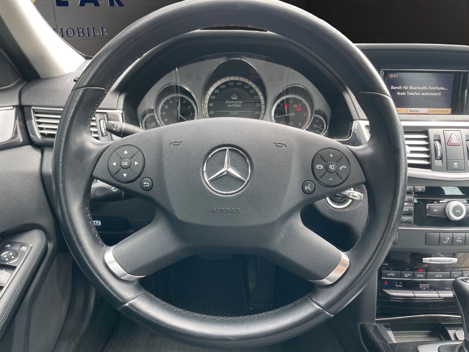 Fahrzeugabbildung Mercedes-Benz E 220 CDI Lim.*Bi-Xen*Standhz*Tempomat*PDC