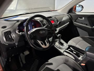 Fotografie 15 des Kia Sportage 2.0 CVVT 2WD Automatik Vision