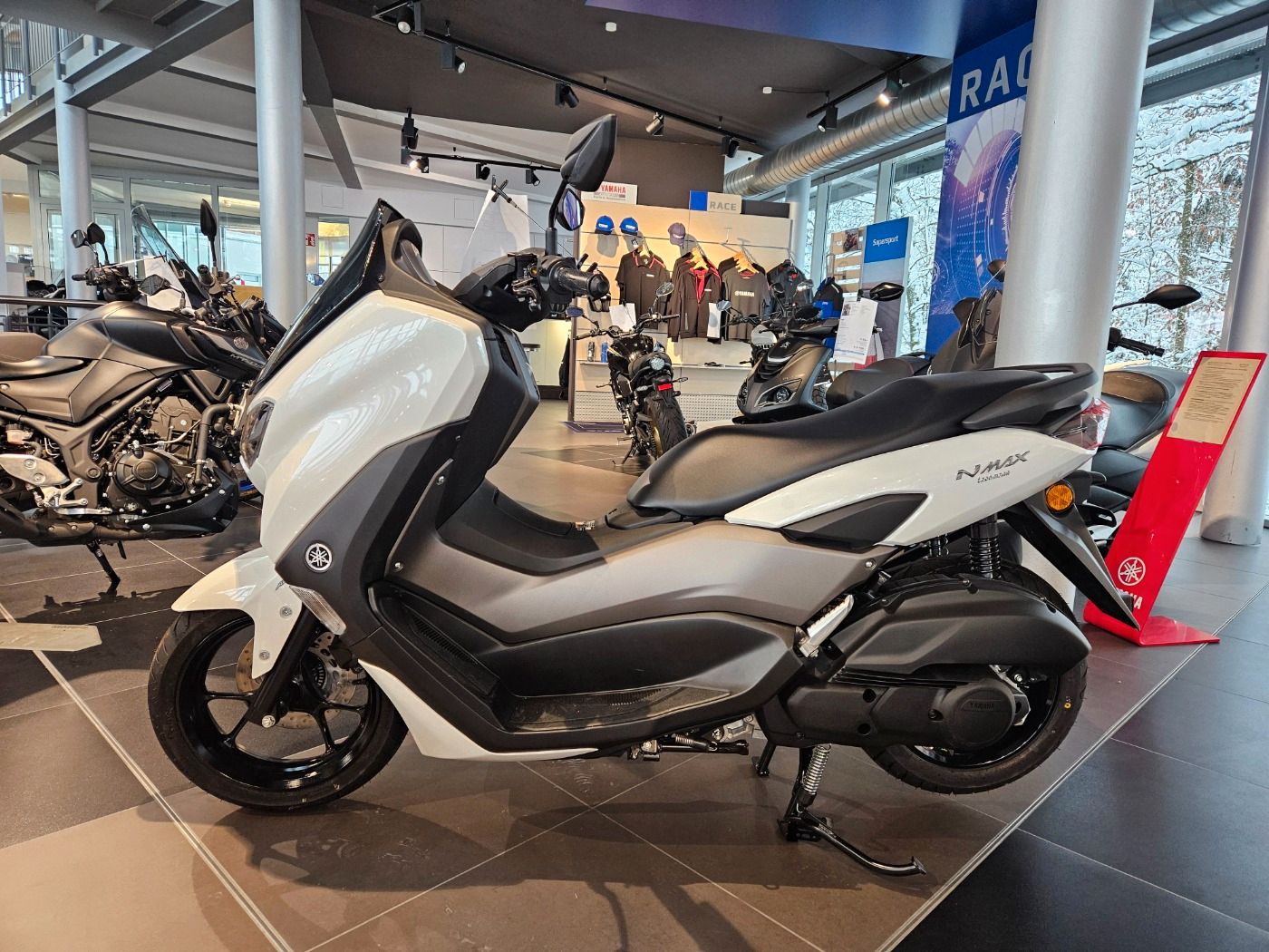 Fahrzeugabbildung Yamaha NMax 125 Modell 2023 auch andere Farben möglich