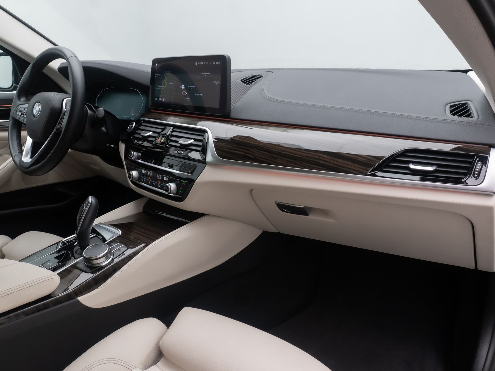 Fahrzeugabbildung BMW 520d Luxury Line Kamera DAB HiFi WLAN Alarm 19"