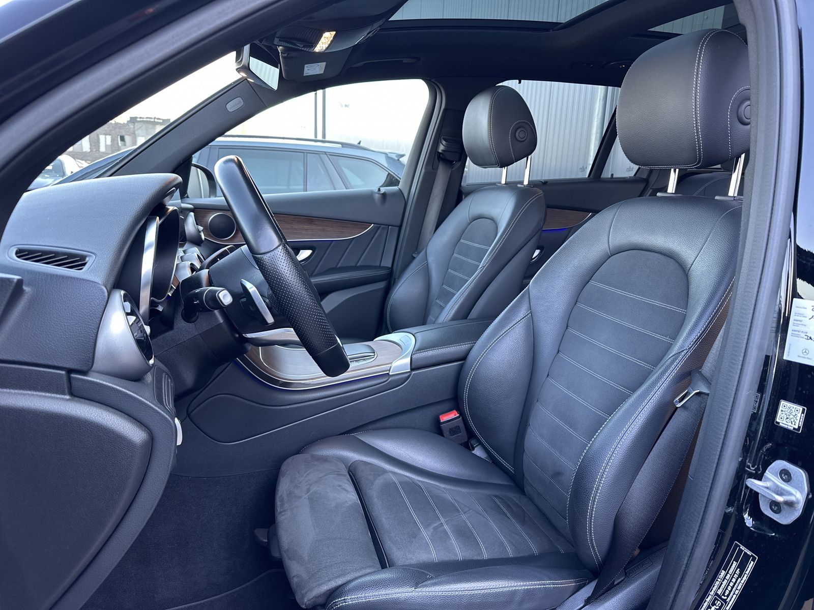 Fahrzeugabbildung Mercedes-Benz GLC 300de 4M AMG-Line NAV+LED+AHK+360°+PANO+19ZO