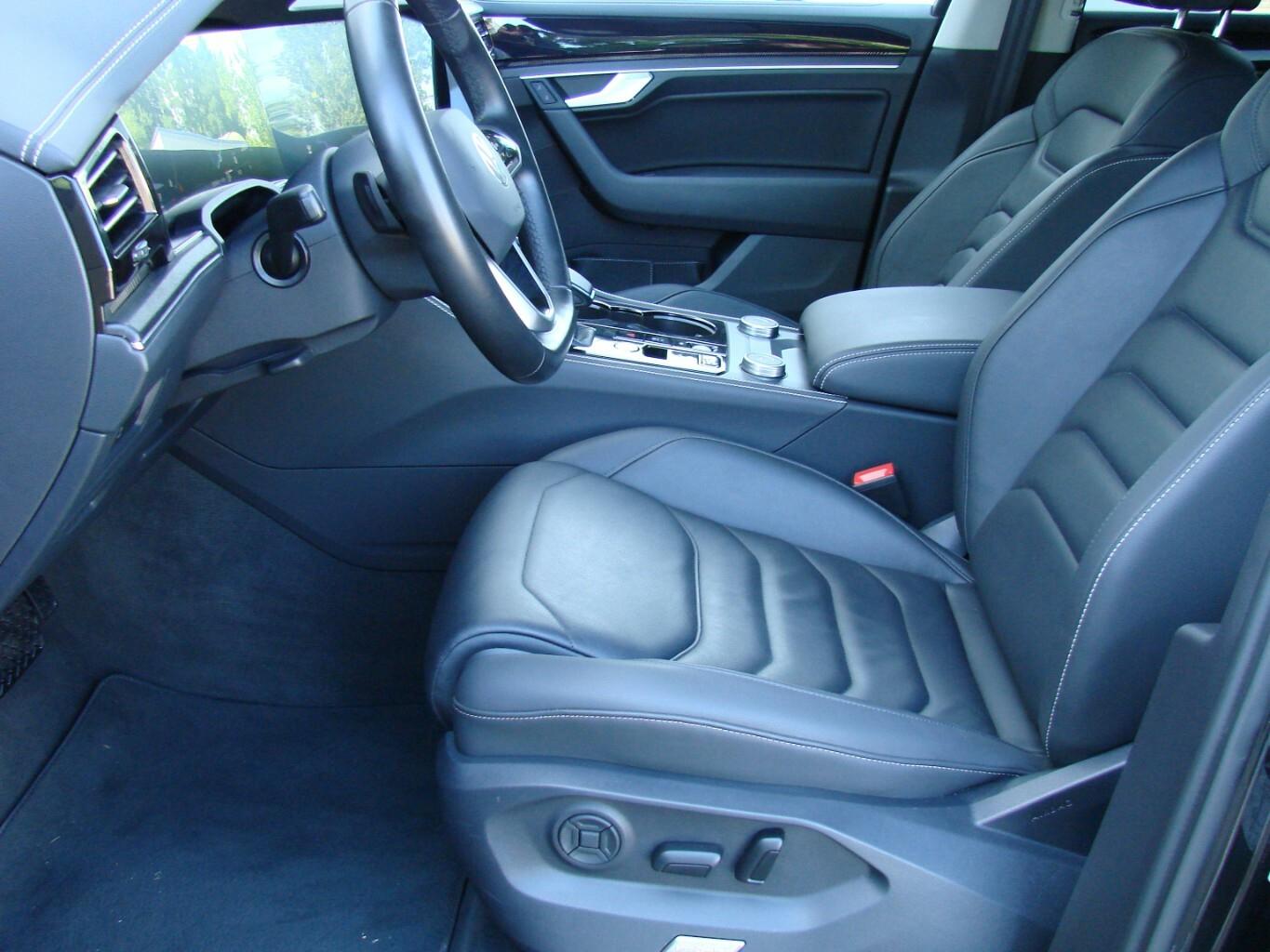 Volkswagen Touareg 3.0TDi Black Style 4M ACC LED AHK Luftfe