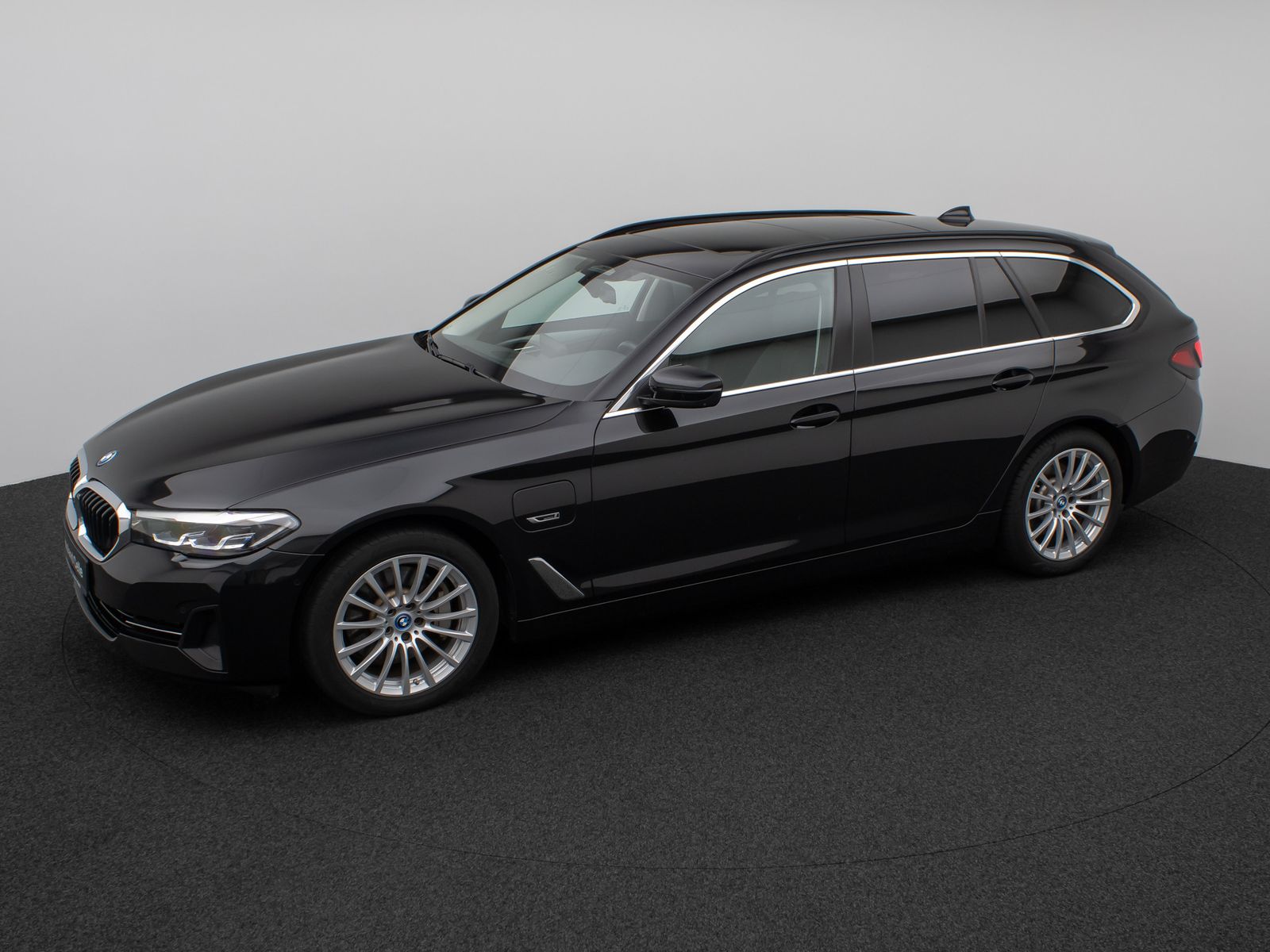 Fahrzeugabbildung BMW 530e Panorama 360°DAB H/K ACC AHK Alarm Leder