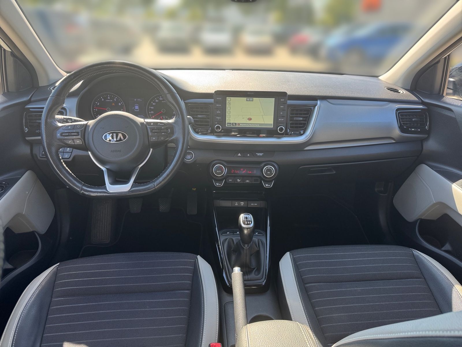 Fahrzeugabbildung Kia STONIC 1.0T SPI TECH NAVI GRAU 2