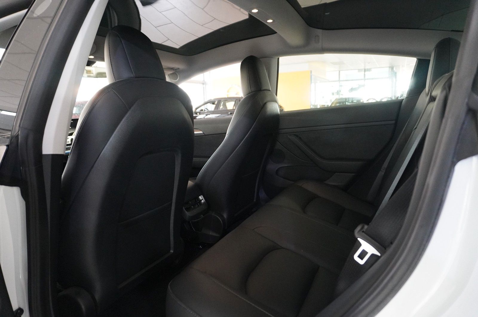 Fahrzeugabbildung Tesla Model 3 Standard Range NAVI/KAMERA/DAB/SHZ/AHK