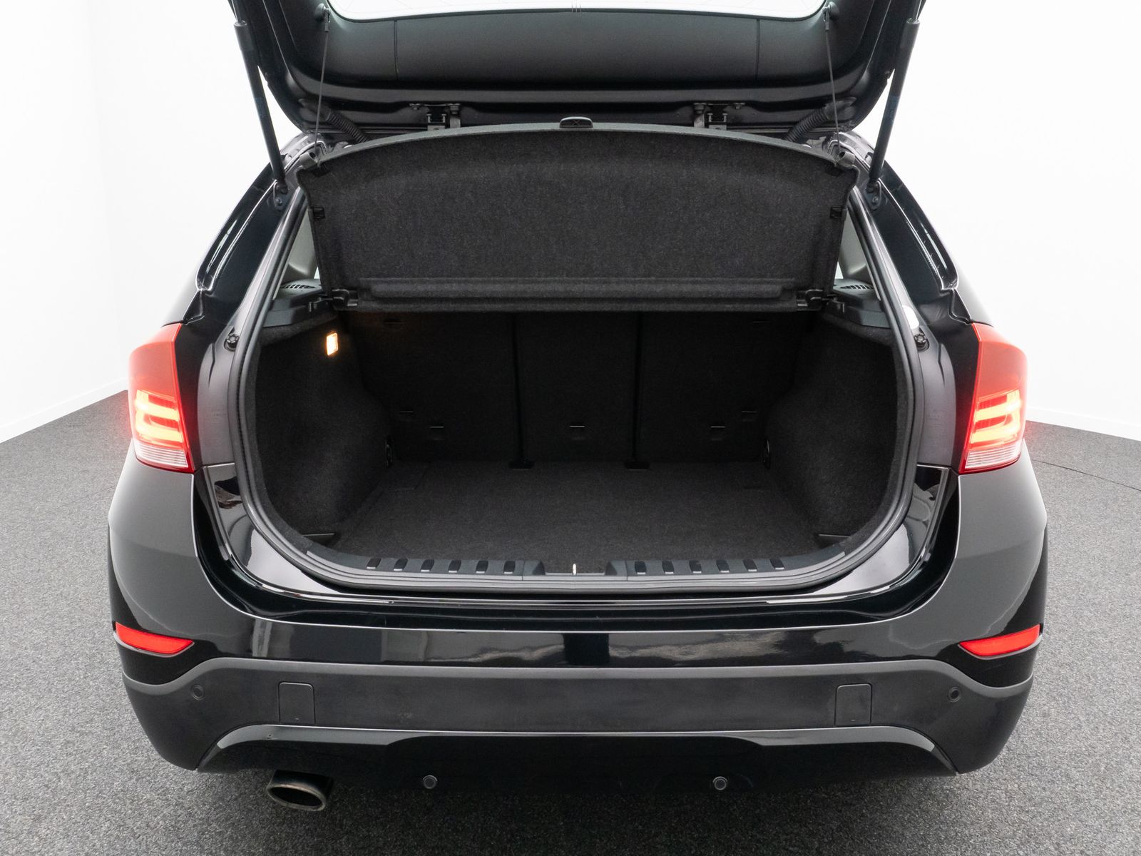 Fahrzeugabbildung BMW X1 sD18i Sport Line Xenon PDC NaviBusiness 18"