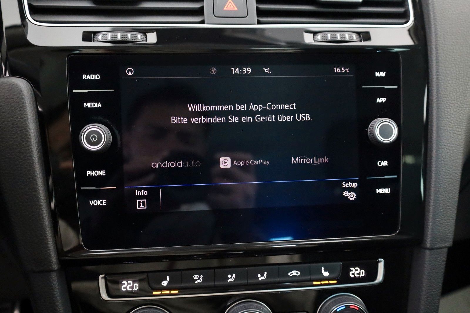 Fahrzeugabbildung Volkswagen Golf VII Lim. IQ.DRIVE Navi,LED,ACC,SH,PDC,SR+WR