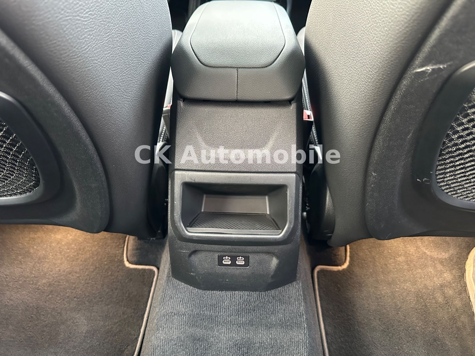 Fahrzeugabbildung BMW 118d Sport-Line/Shadow-Line/Navi/Pano/LED/PDC