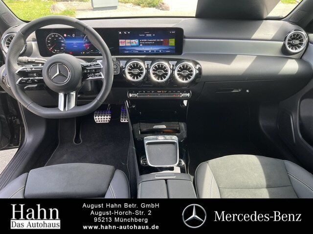 Fahrzeugabbildung Mercedes-Benz A 200 AMG/NIGHT/LED/KAM./DISTRO./AMBI/19ZOLL