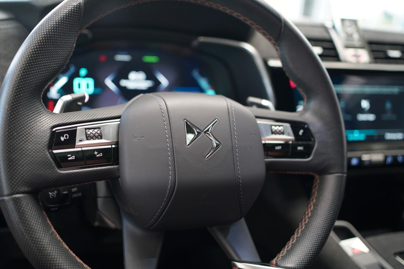 Fahrzeugabbildung DS Automobiles DS7 Crossback E-Tense 4x4 300 Anhängerkupplung