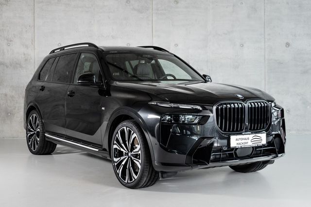 BMW X7 40i xDrive M Sportpaket Pro Carbon B&W STOCK