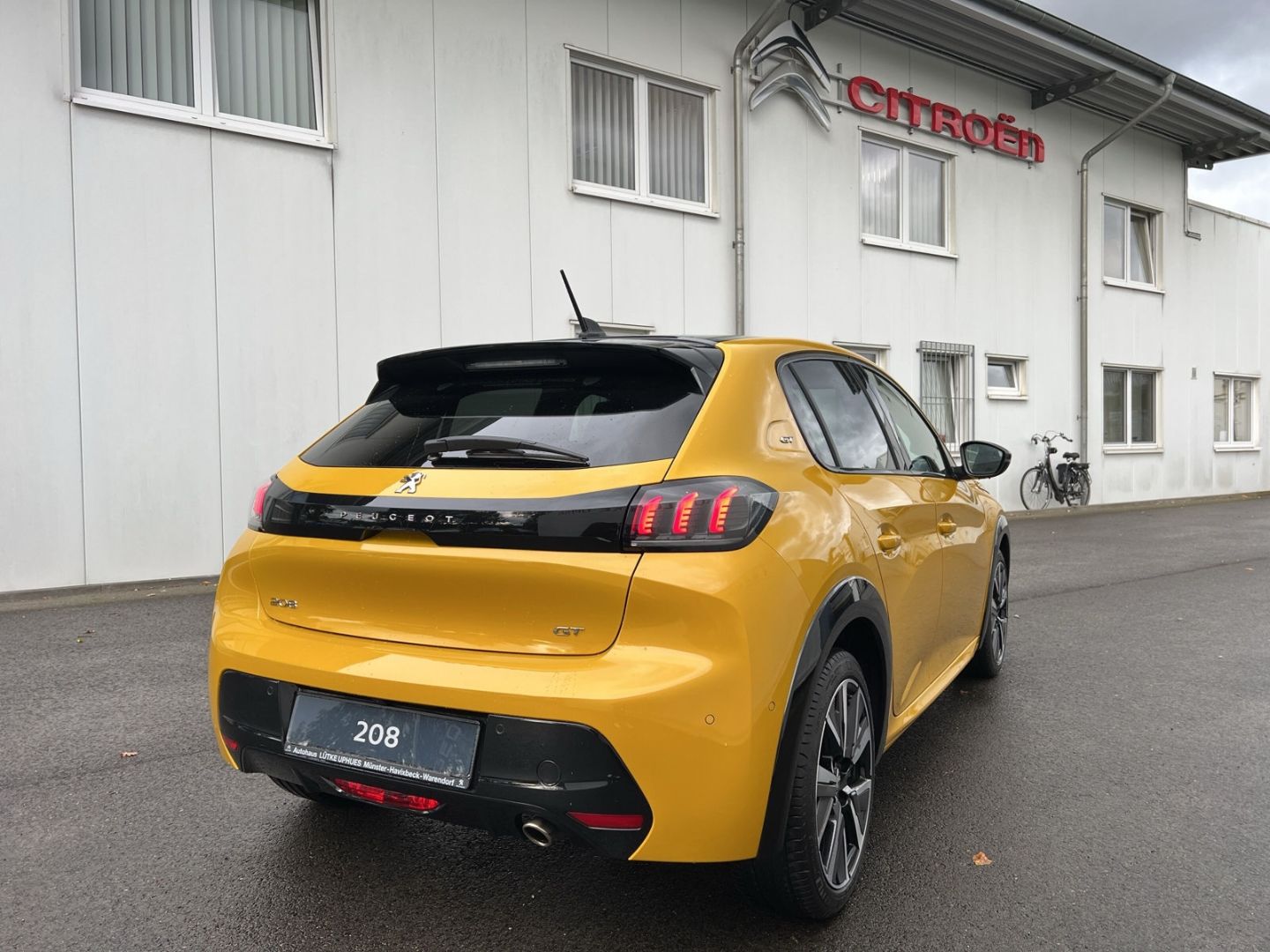 Fahrzeugabbildung Peugeot 208 GT 1.2 PureTech 100 Navi SHZ CarPlay