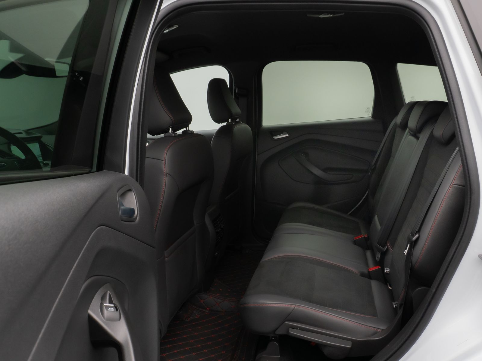 Fahrzeugabbildung Ford Kuga ST-Line Kamera Lenkrhzg Navi AHK Komfort
