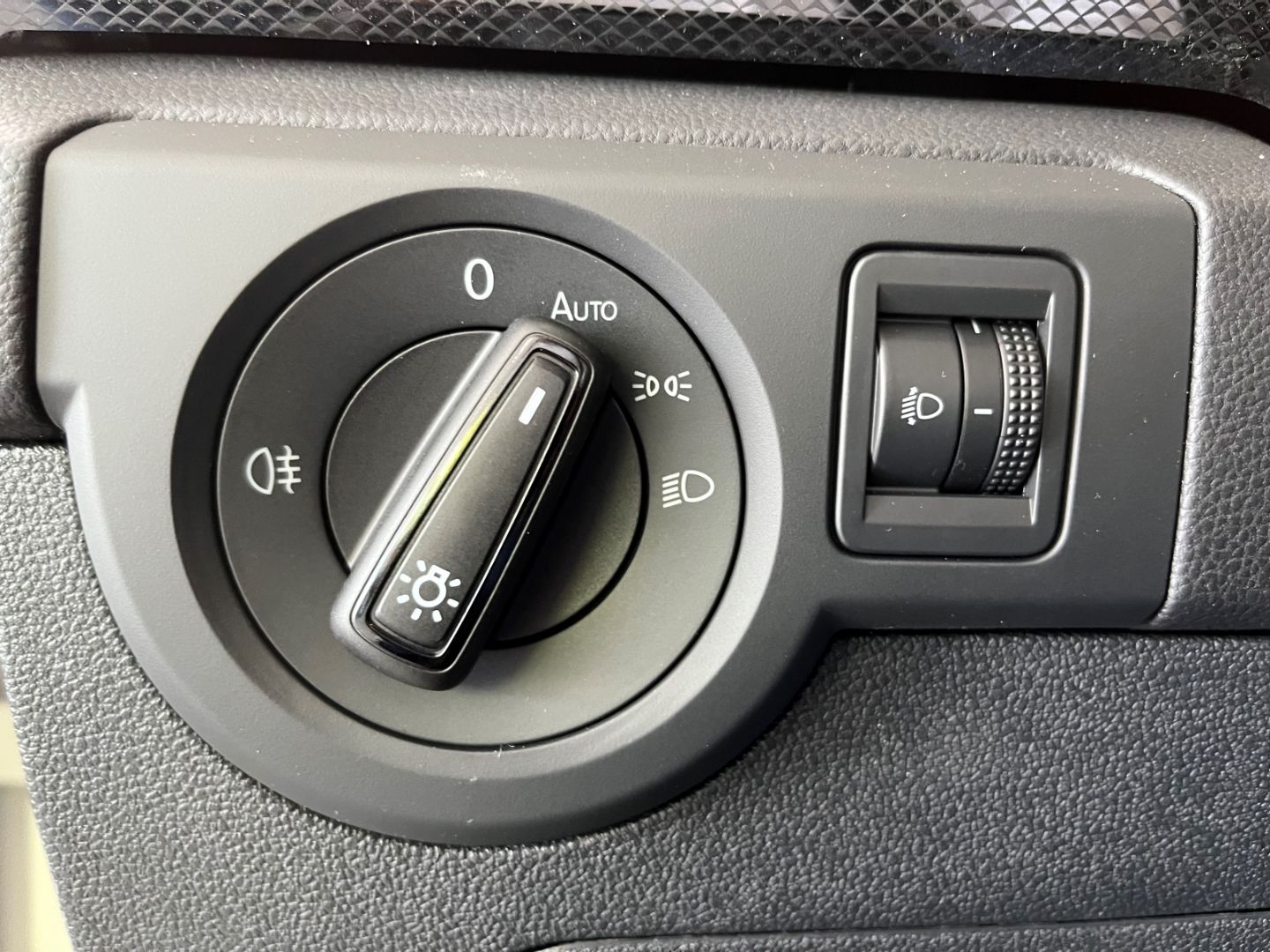 Fahrzeugabbildung Volkswagen T-Cross Life 1.0 TSI Digitales Cockpit LED ACC A