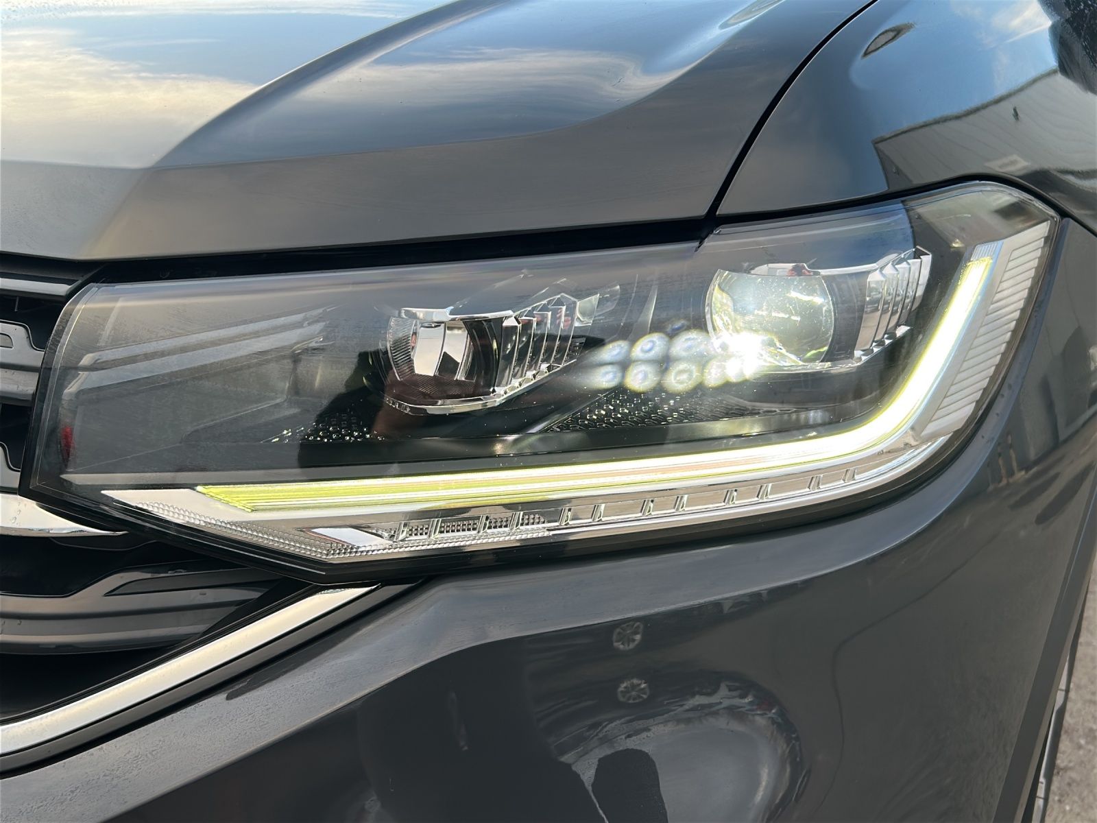 Fahrzeugabbildung Volkswagen T-Cross TSI Style DSG LED AID ACC Park-Assist SH