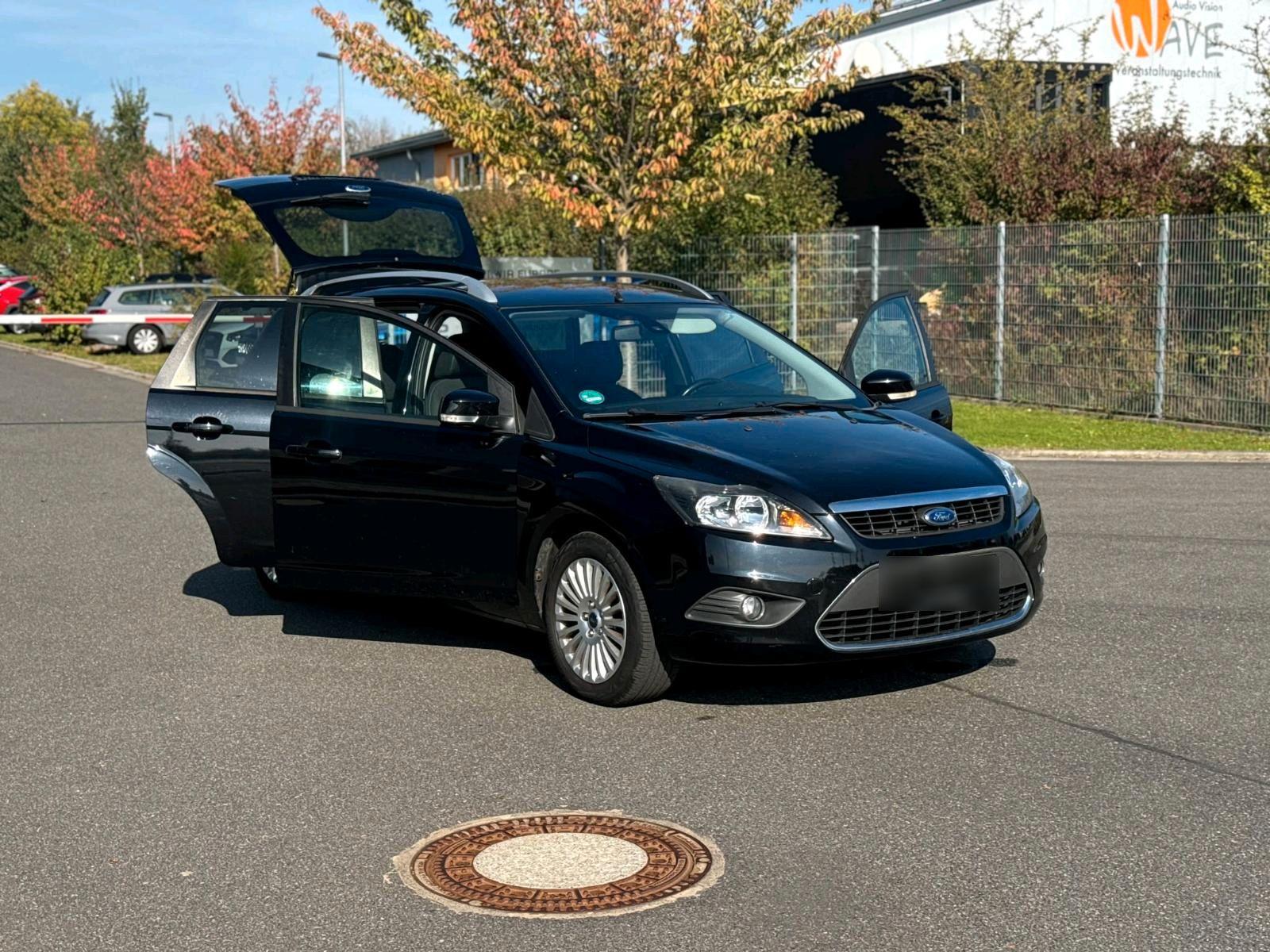 Ford Focus 2010 — вигляд ззаду
