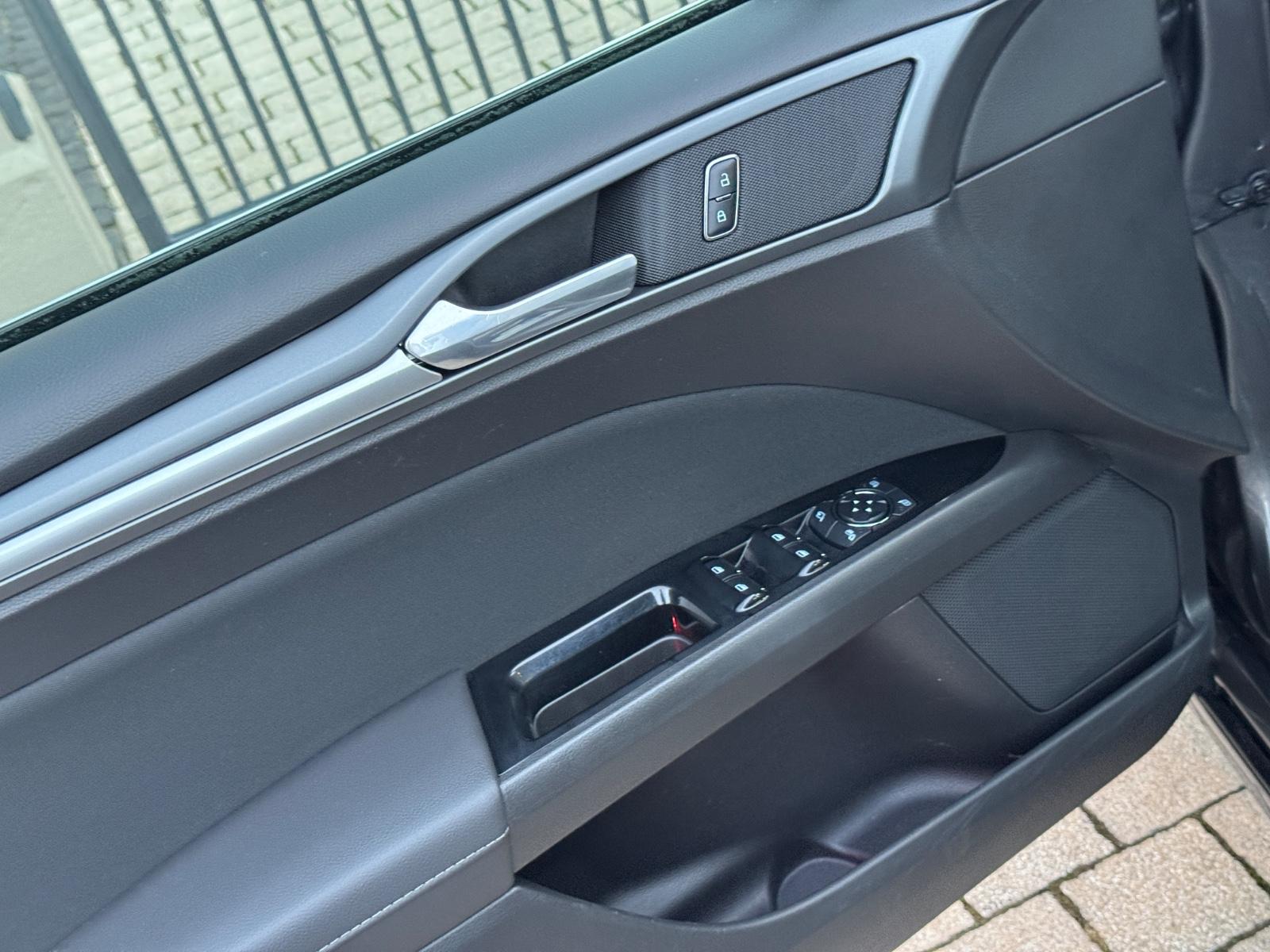 Ford Mondeo 2015 — photo 15