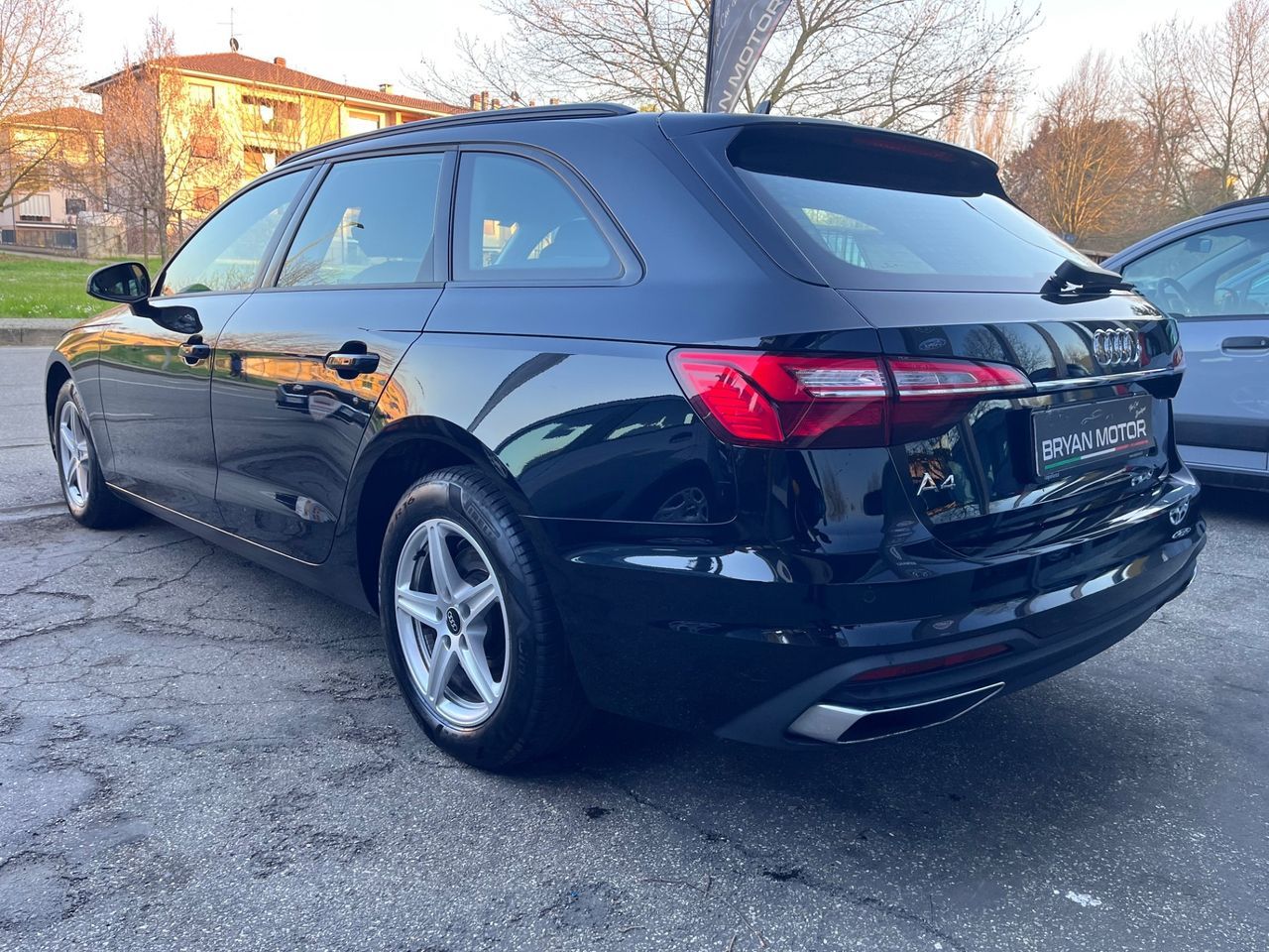 Audi A4 Avant 30 TDI/136 CV S tronic Business Ad imagem 3