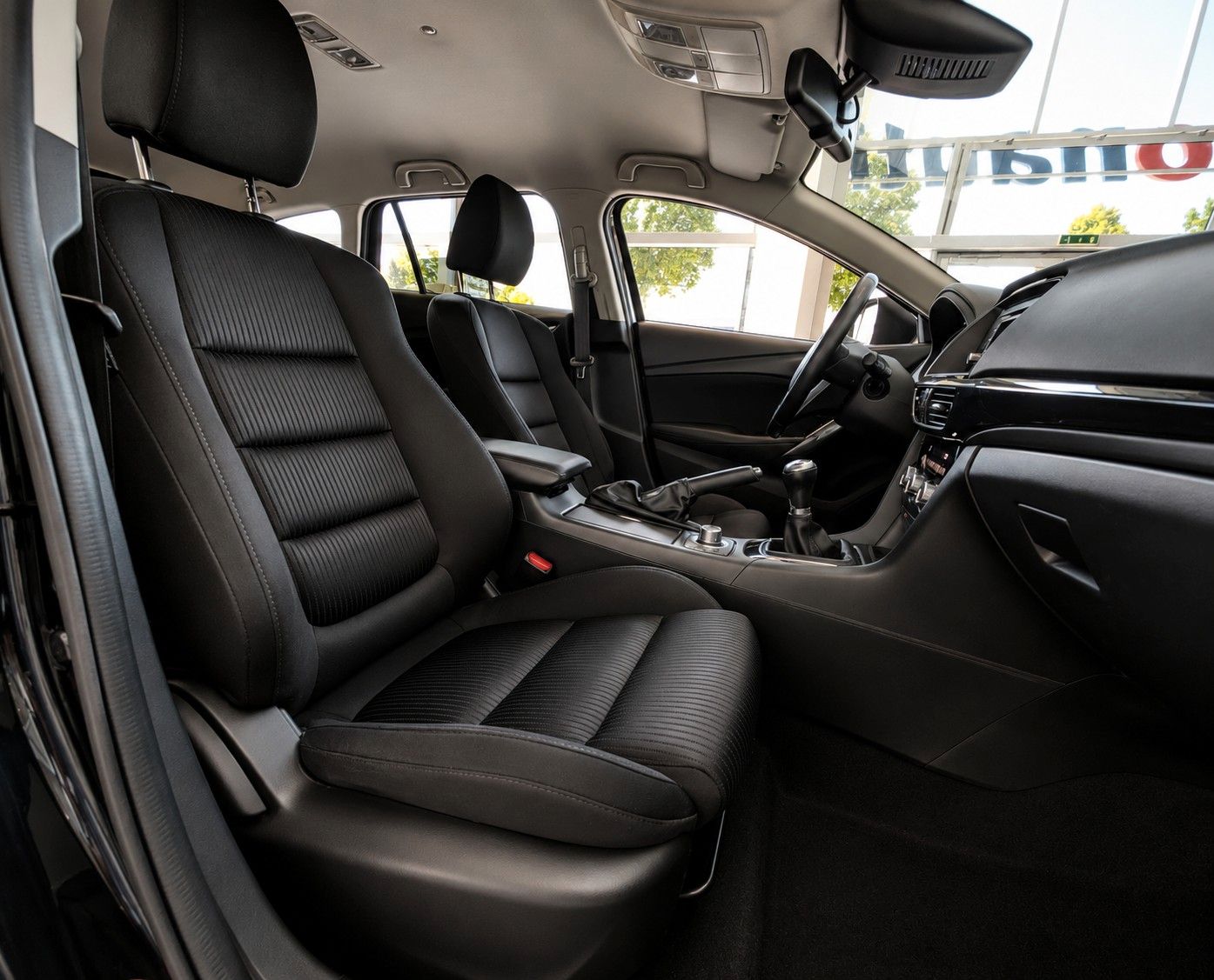 Fahrzeugabbildung Mazda 6 Kombi Center-Line KLIMAAUT SITZHEIZG NAVI 19''