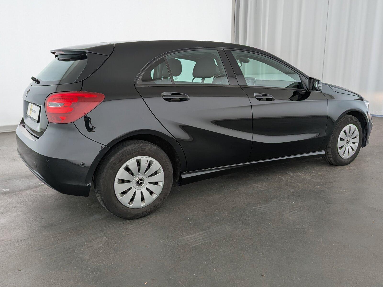 Mercedes-Benz A 180 NAVI+PDC+SHZ+TEMP+Navi/Pano.-Dach/Klima/BC