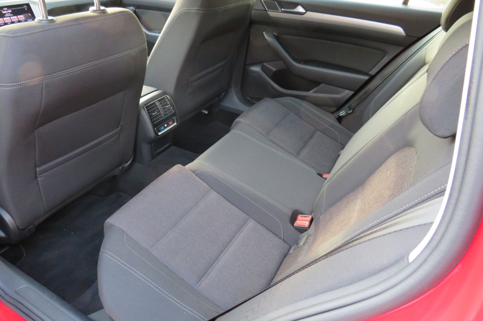 Fahrzeugabbildung Volkswagen Comfortline ACC LED KAMERA AHK NAVI APP-CONNECT