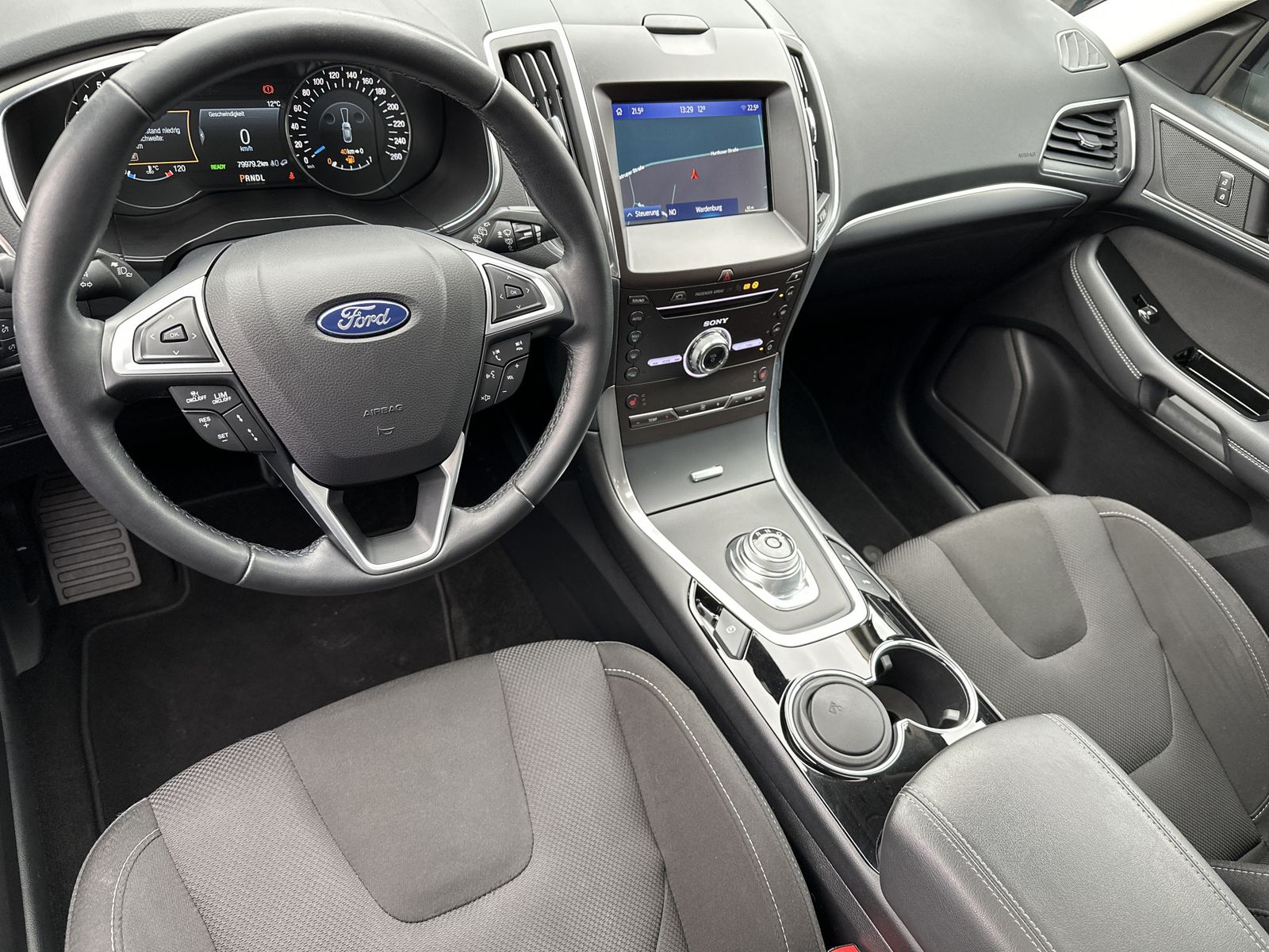 Fahrzeugabbildung Ford S-MAX 2.5 Hybrid 7-Sitzer Titanium NAV+LED+PANO