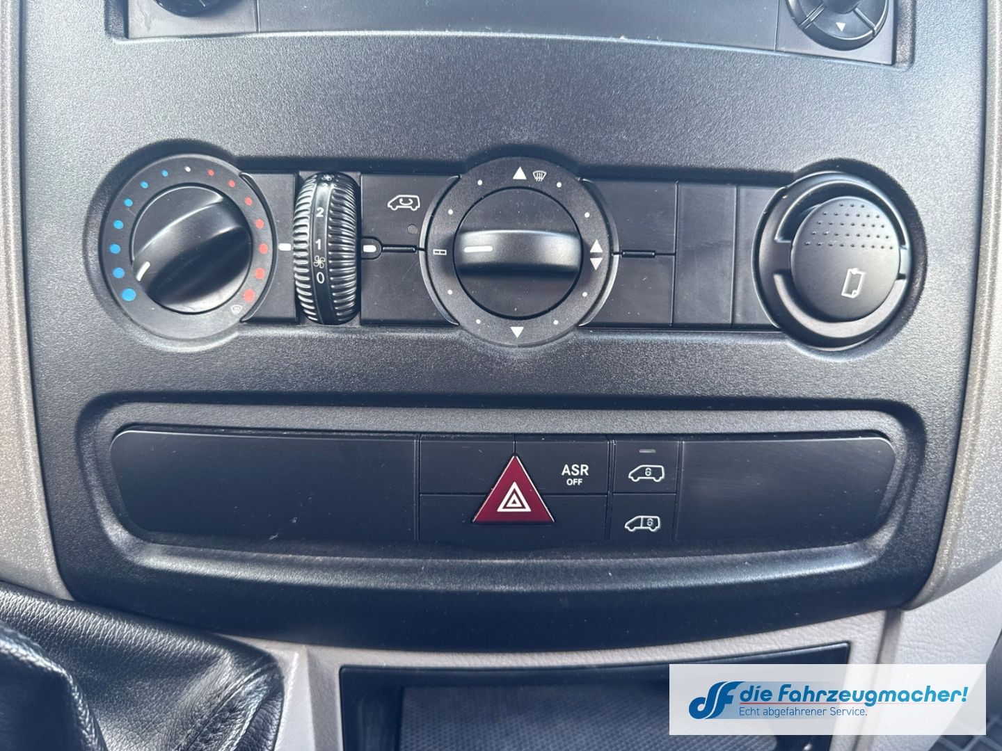 Fahrzeugabbildung Mercedes-Benz Sprinter II Kasten 211 CDI AHK el.SP Spieg. behe