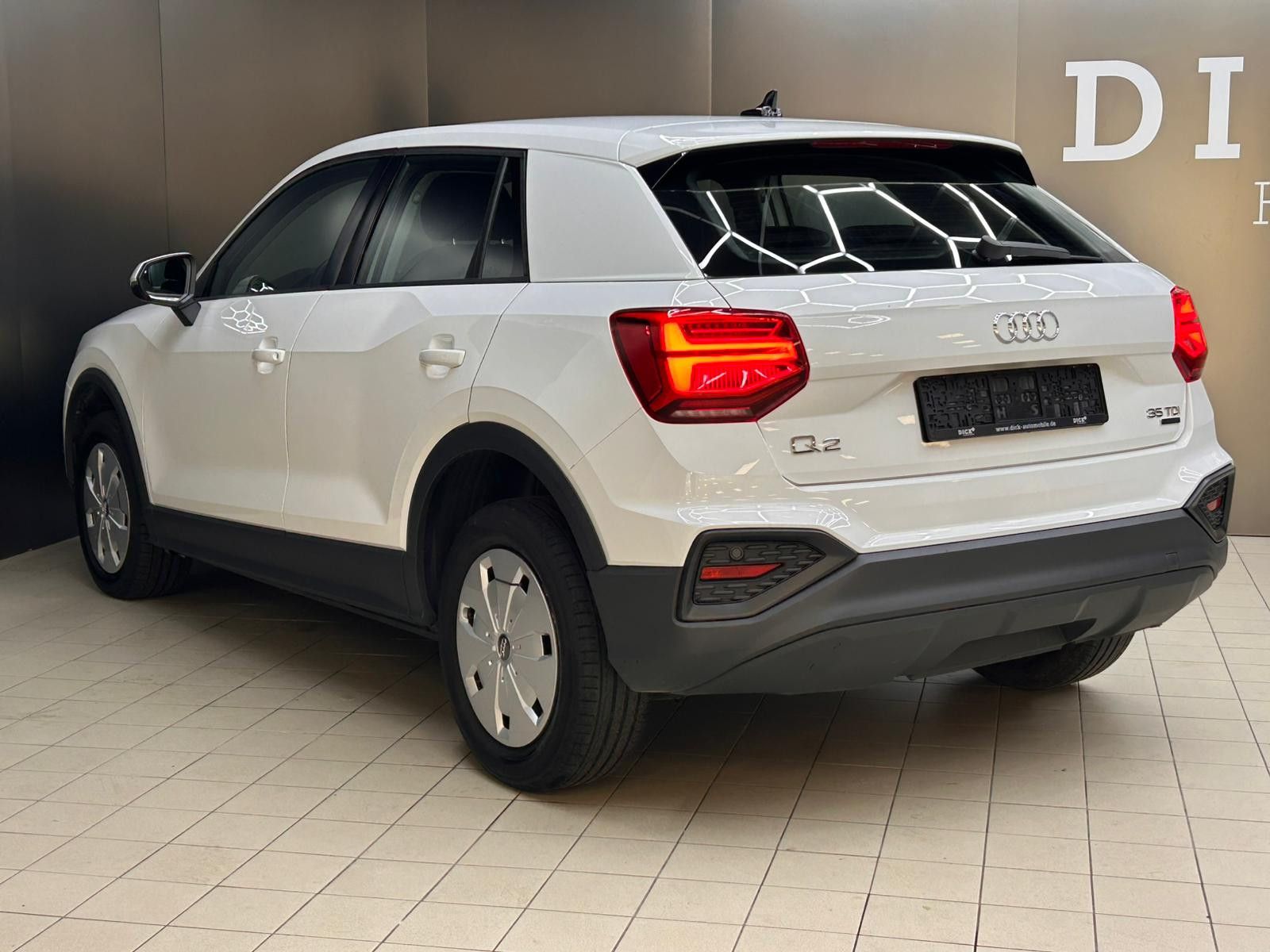 Fahrzeugabbildung Audi Q2 35d Quatt S-Tr. LED+KLIMAUT+HIFI+APS+DAB+ACC+