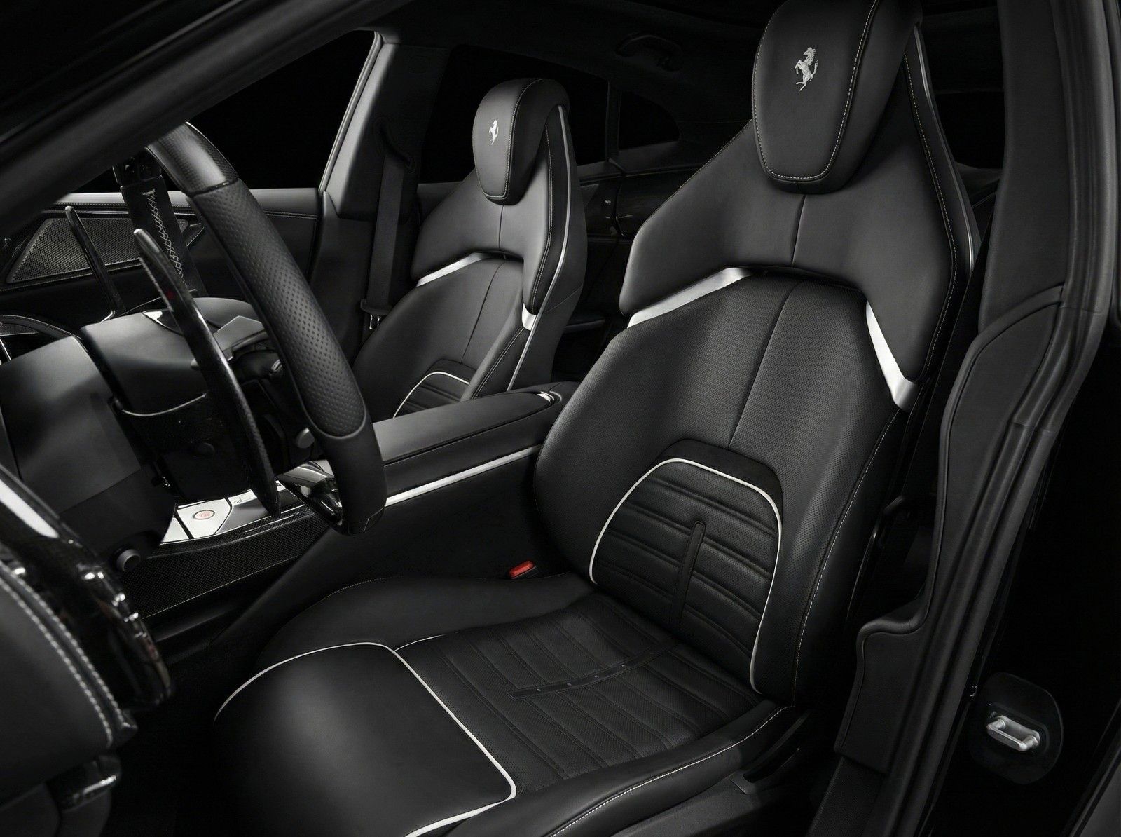 Fahrzeugabbildung Ferrari Purosangue | Carbon | Panorama | Massage Seats