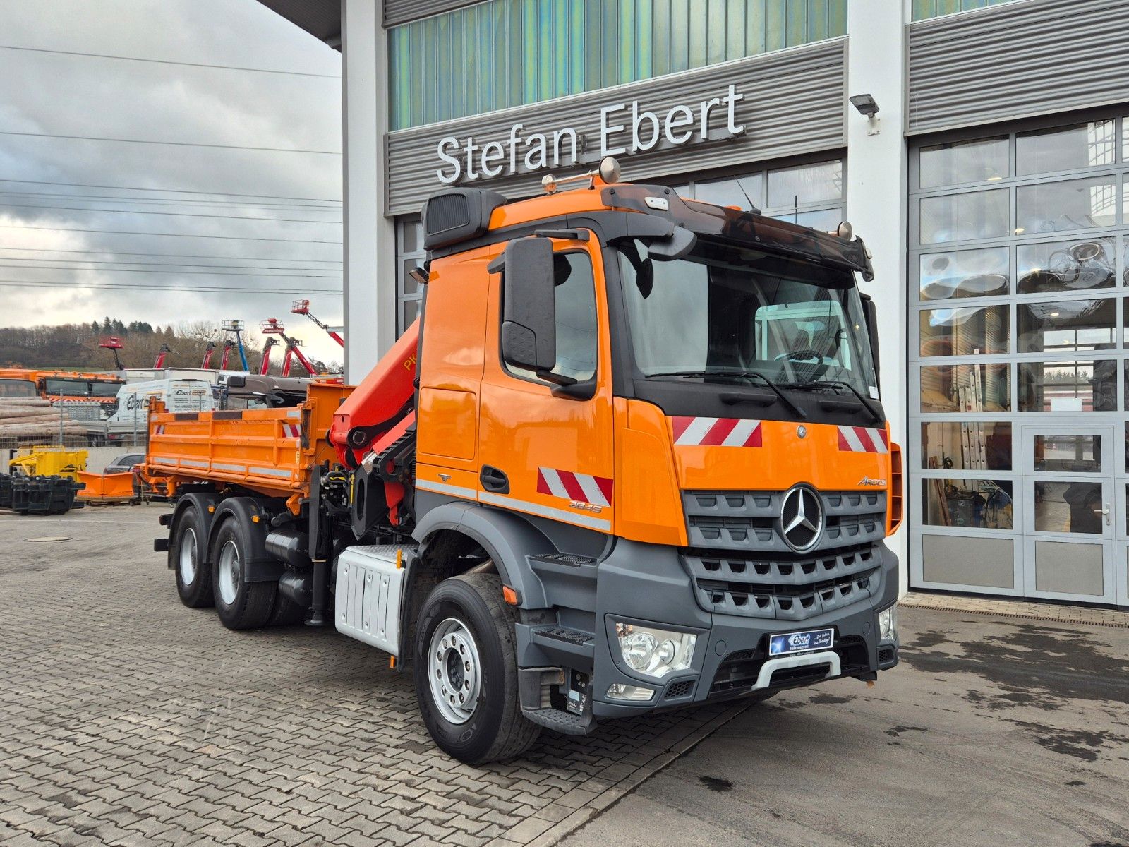 Fahrzeugabbildung Mercedes-Benz Arocs 2645 6x4 Palfinger 27002 SH