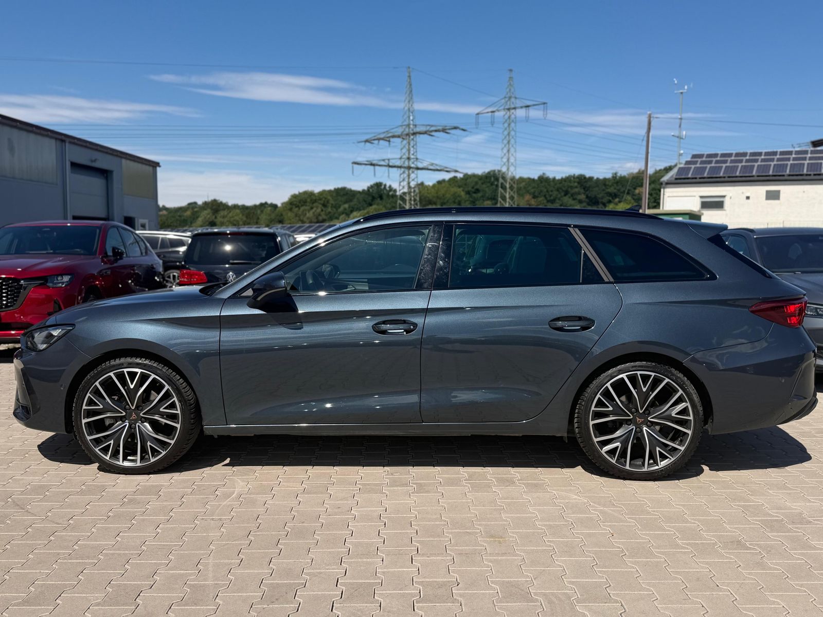 Ilustración del vehículo CUPRA Leon 1.5 eTSI MATRIX*PANO*ALCAN.*AHK*SENN*Drive2