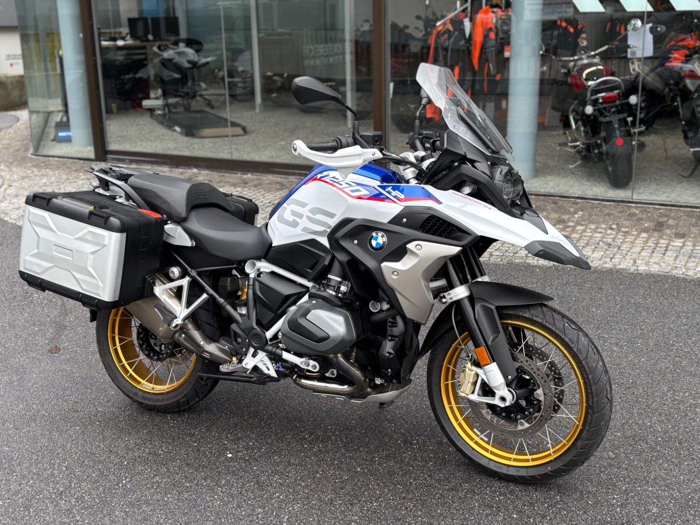 Fahrzeugabbildung BMW R 1250 GS HP, Akrapovic, Seitenkoffer Tieferlegu