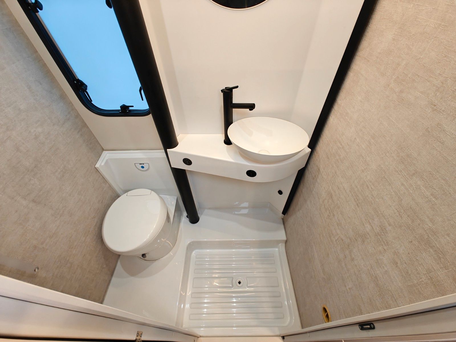 Fahrzeugabbildung XGO Dynamic 39 Lounge - SAT, TV, Markise 4m, Kamera