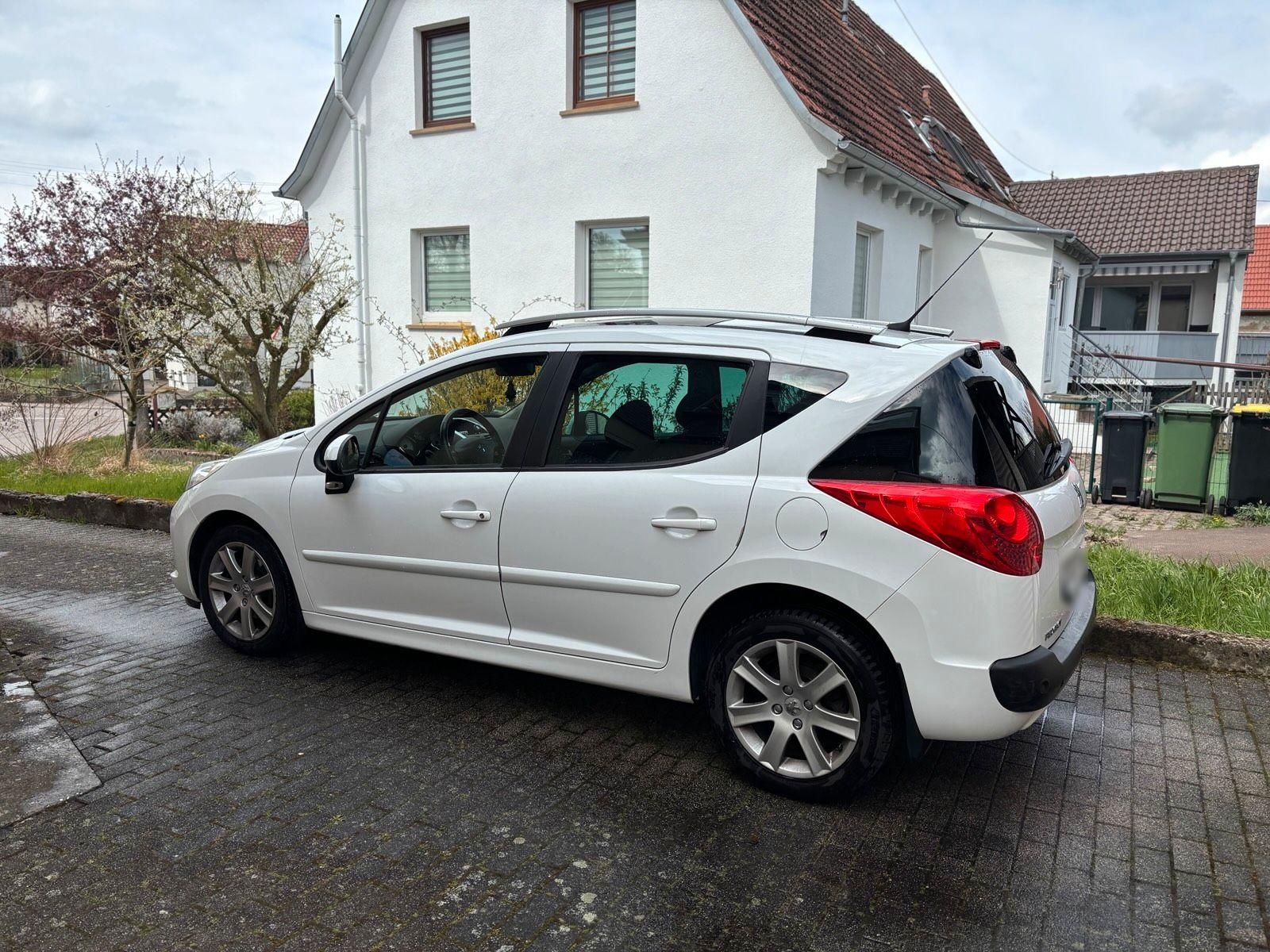 Peugeot 207 2009 — interior