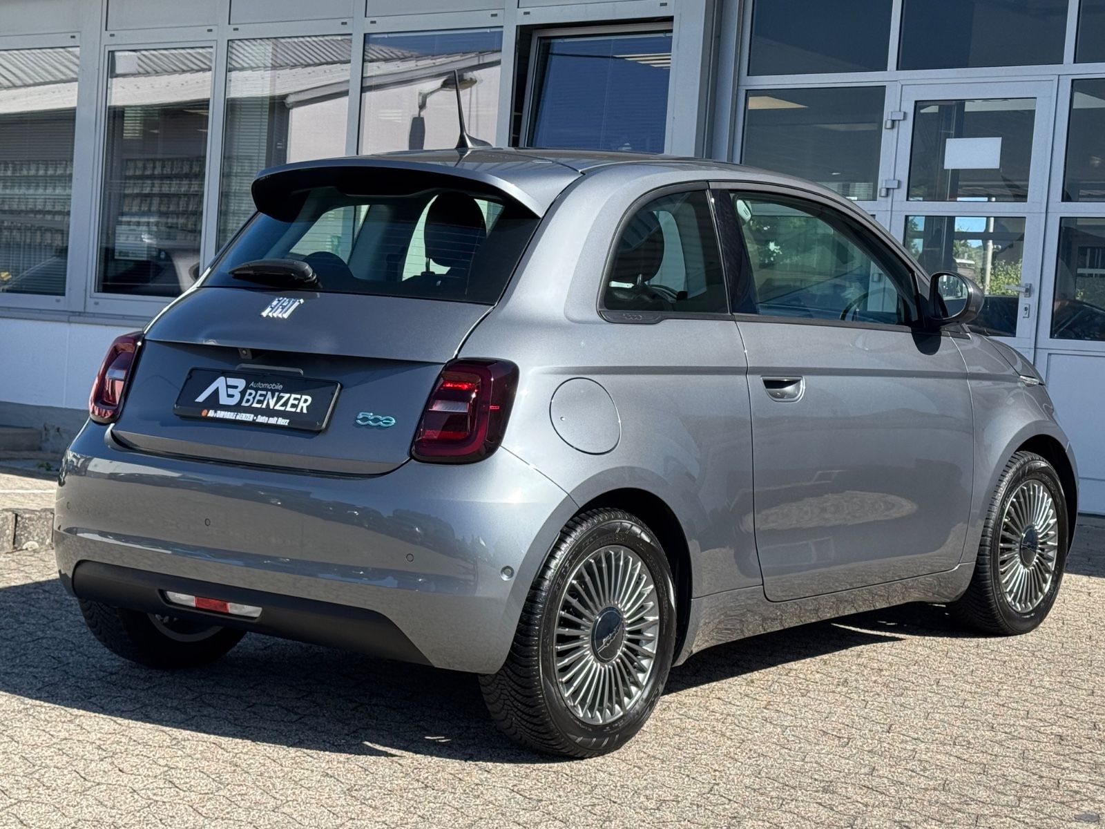 Fahrzeugabbildung Fiat 500 e Icon/42 kWh/Navi/R-Cam/ACC*CarPlay/SHZ/