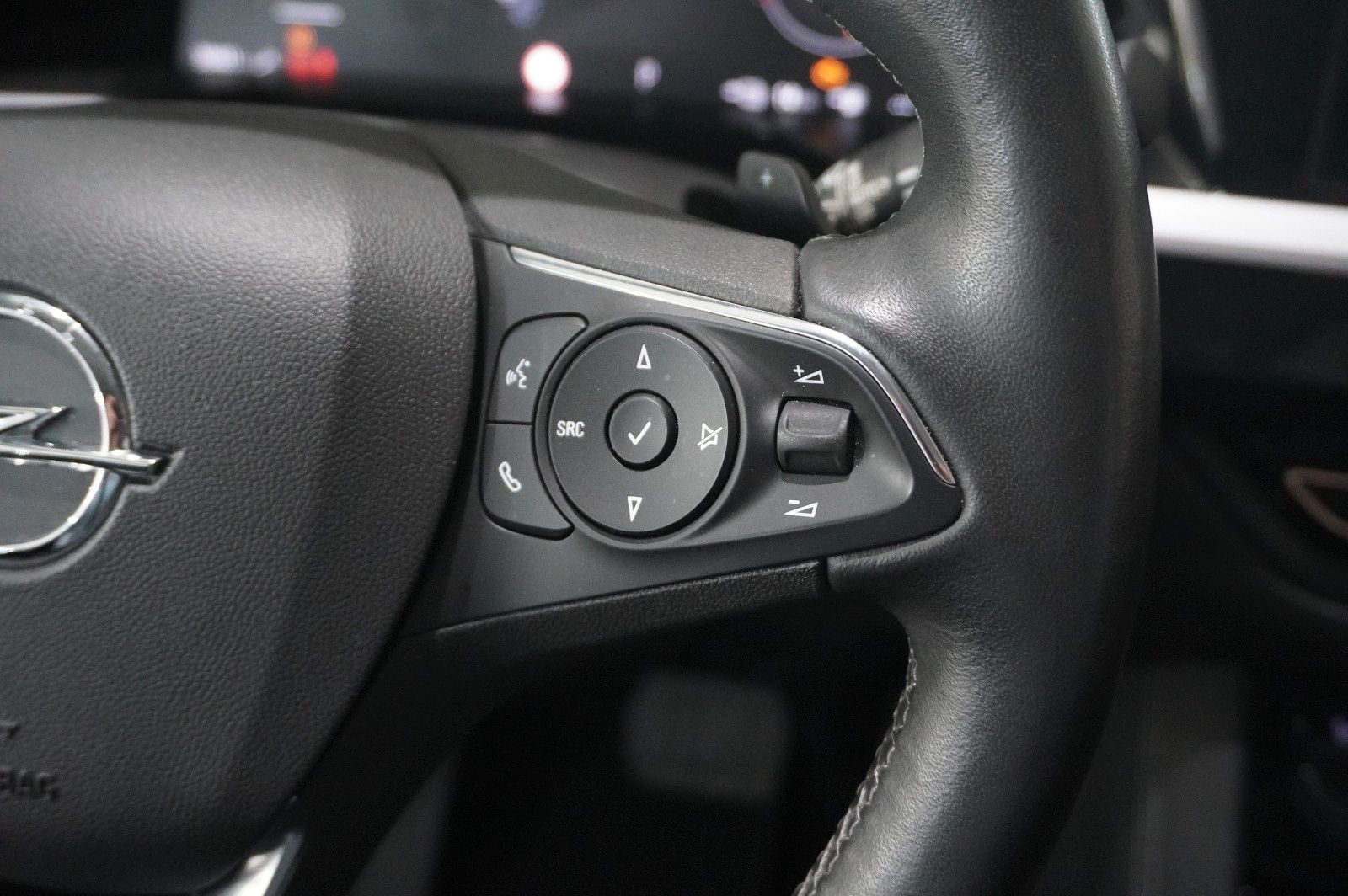 Fahrzeugabbildung Opel Grandland (X) ULTIMATE 4HYBRID NAVI/LED/SPORT/SH