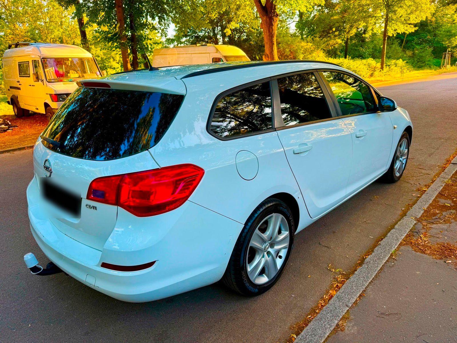 Opel Astra 2010 — photo 6