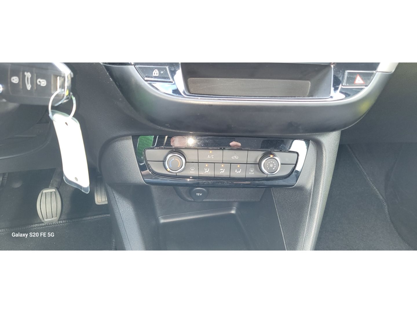 Fahrzeugabbildung Opel Corsa F kleiner Flitzer mit Allwetter