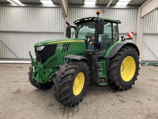 John Deere 6215R