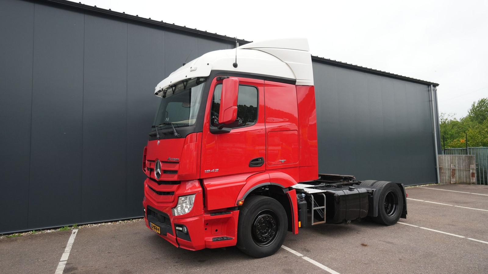 Mercedes-Benz Actros 1942 tractor unit