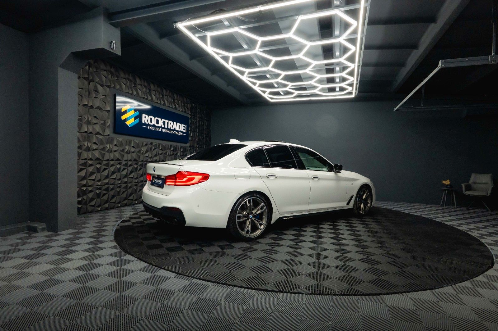 Fahrzeugabbildung BMW M550 i xDrive M-Performance Shadow *ACC*LED*360*