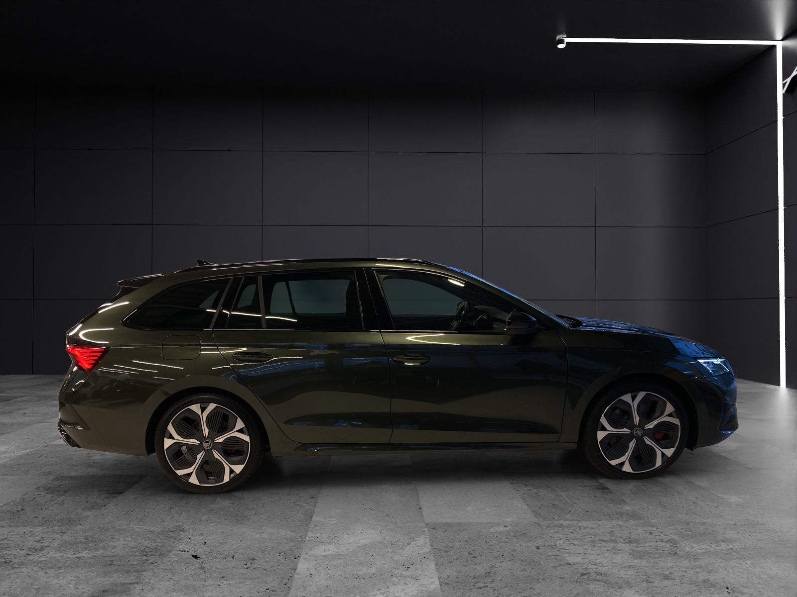 Fahrzeugabbildung SKODA Octavia Combi RS 2.0 TSI DSG AHK CANTON MATRIX