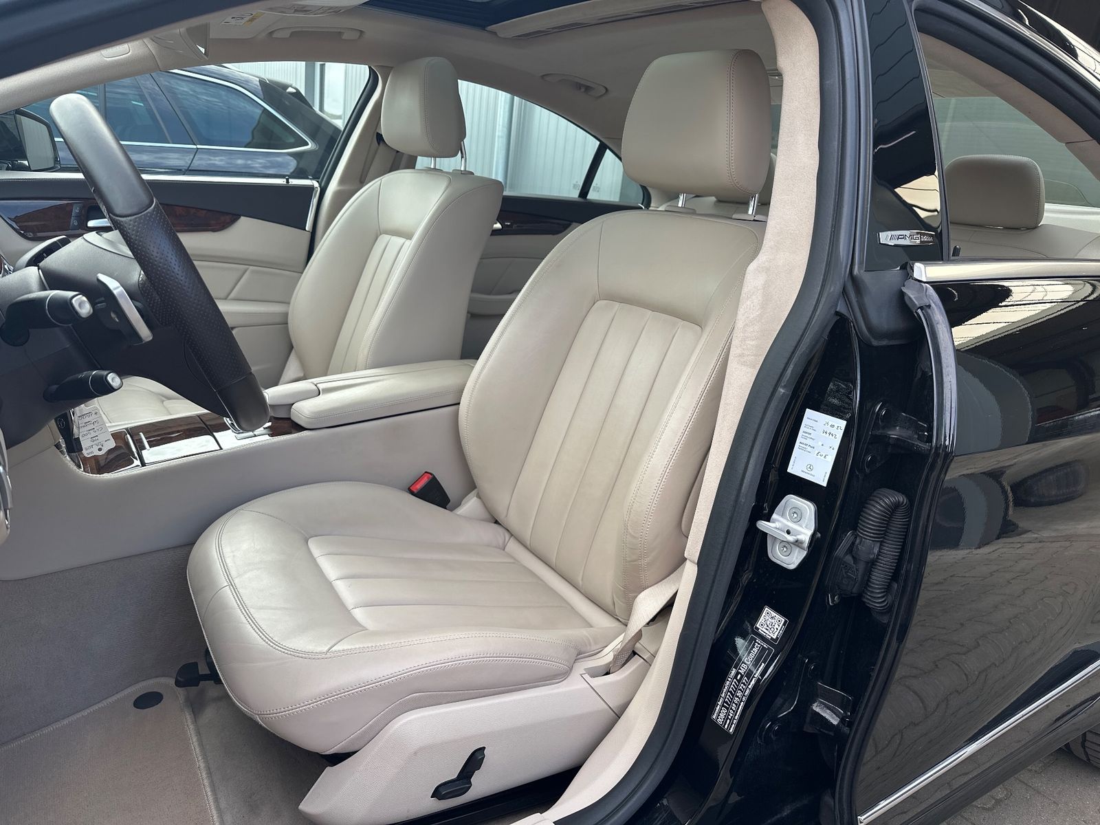 Fahrzeugabbildung Mercedes-Benz CLS 400 4MATIC NAV+LED+SHZ+GLASDA+AIRMATIC+PP