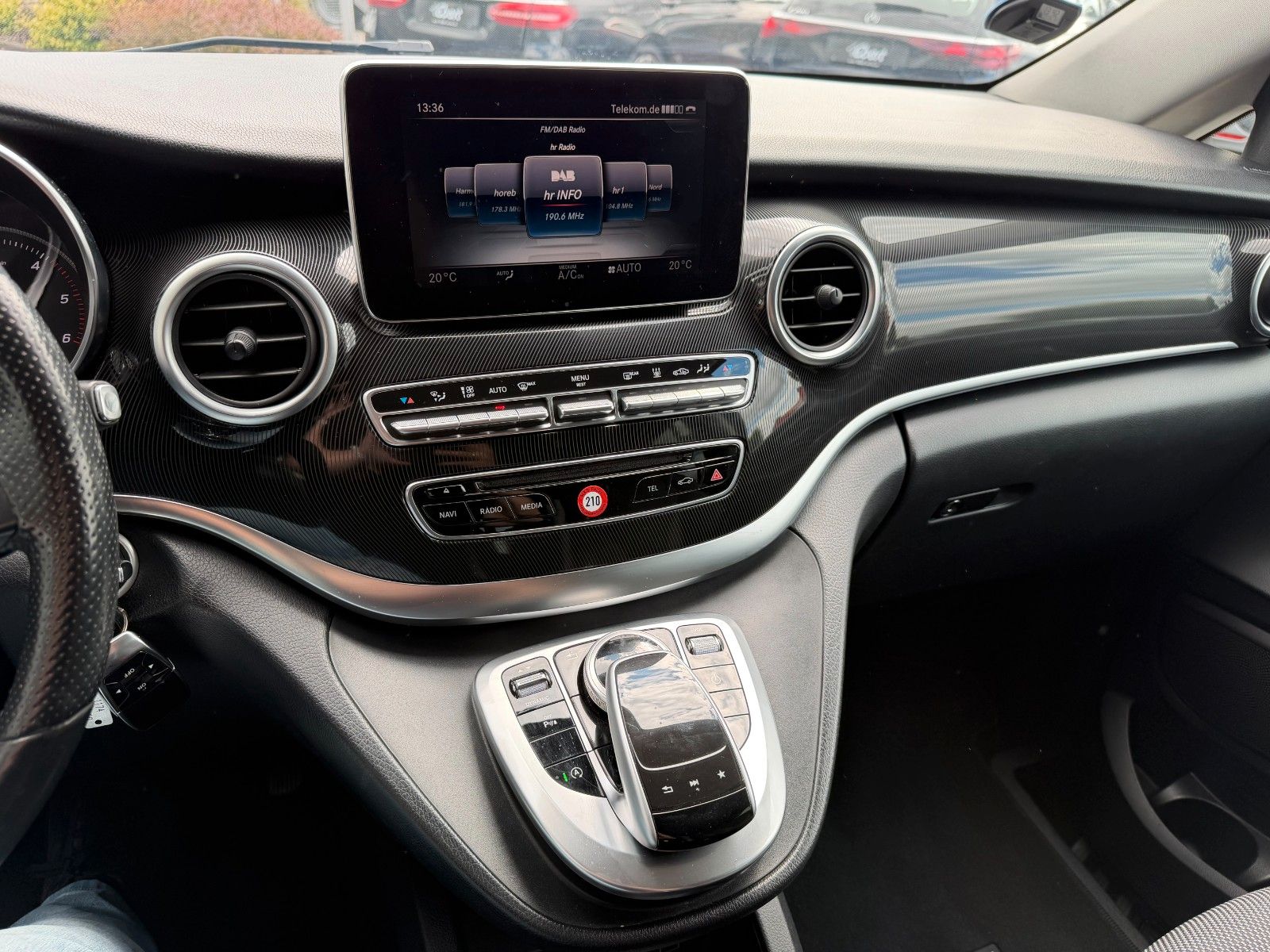 Fahrzeugabbildung Mercedes-Benz V 250 d EDITION AHK DISTRONIC Standheiz LED