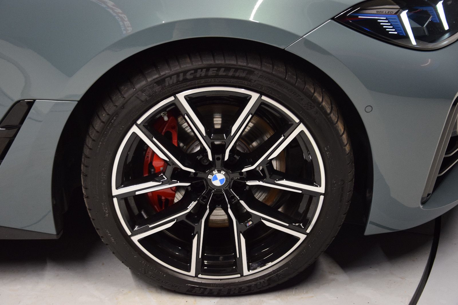 Fahrzeugabbildung BMW 420d xDrive MSport Pano HuD ACC Keyless 360° Amb