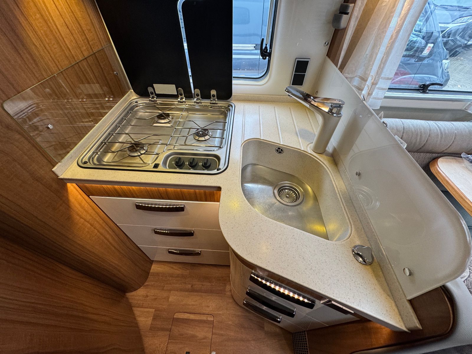 Fahrzeugabbildung HYMER / ERIBA / HYMERCAR B 678 PREMIUM LINE LITIHIUM 200 SOLAR SAT 1.HAND