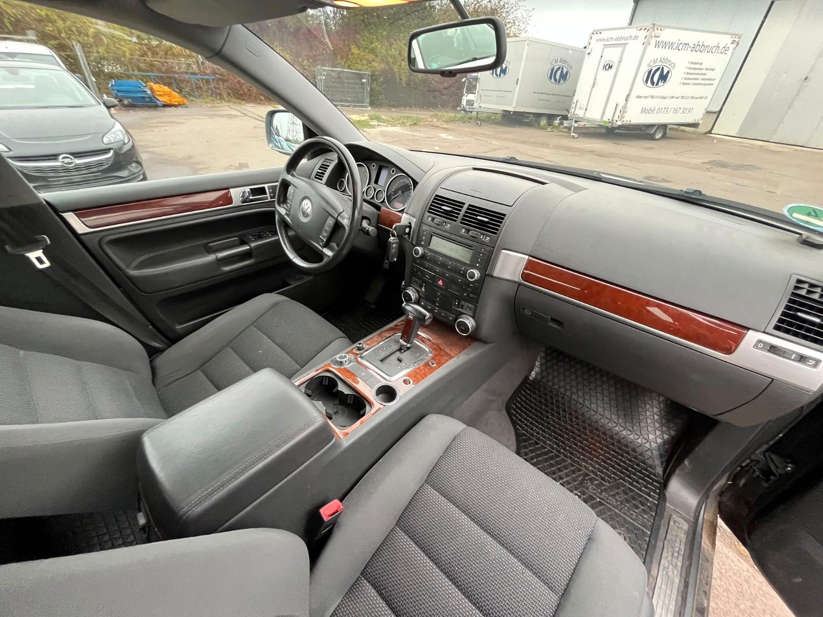 Volkswagen Touareg 2004 — photo 22