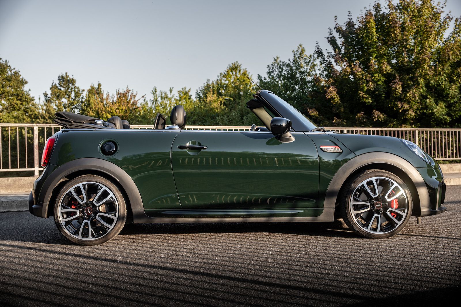 Fahrzeugabbildung MINI John Cooper Works Cabrio FACELIFT/AERO-PACK/LED