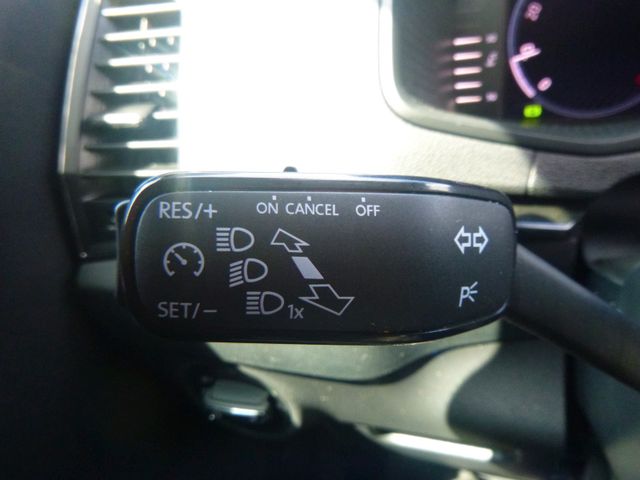 Fahrzeugabbildung Skoda Karoq 1.5 TSI ACT >Rückfahrkam/LED/PDC/SHZ