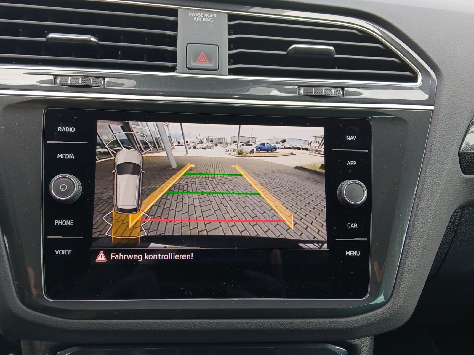 Fahrzeugabbildung Volkswagen Tiguan TSI Elegance DSG Matrix AHK Navi AID ACC
